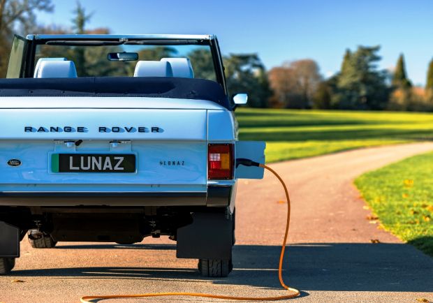 Lunaz delivers world’s first electrified open air ‘James Bond’ Range Rover Safari