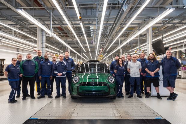Plant Oxford celebrates the one millionth MINI 3-door of the current generation
