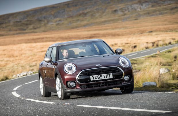 MINI drives record UK sales in 2015