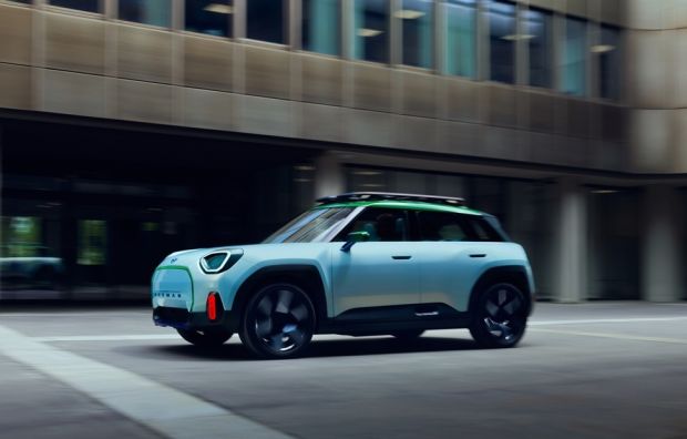 The MINI Concept Aceman: the first all-electric crossover model