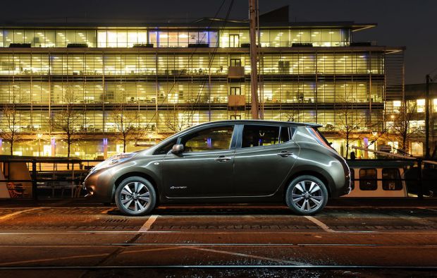 Nissan celebrates 15,000 LEAF sales in the UK
