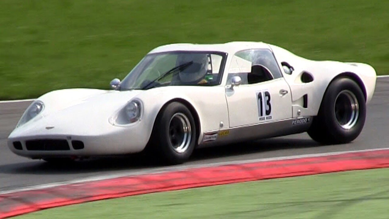 Chevron B8 sound on the track - full throttle acceleration
